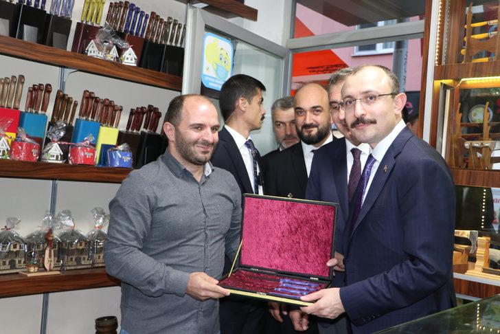 Ticaret Bakanı Mehmet Muş, Trabzon'da bazı ilçelerde ziyaretlerde bulundu G2