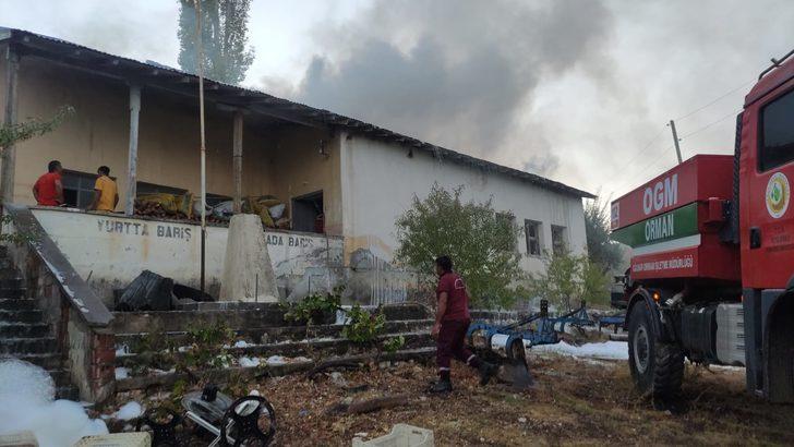 Mersin'de kullanılmayan okul binasında çıkan yangın söndürüldü G4