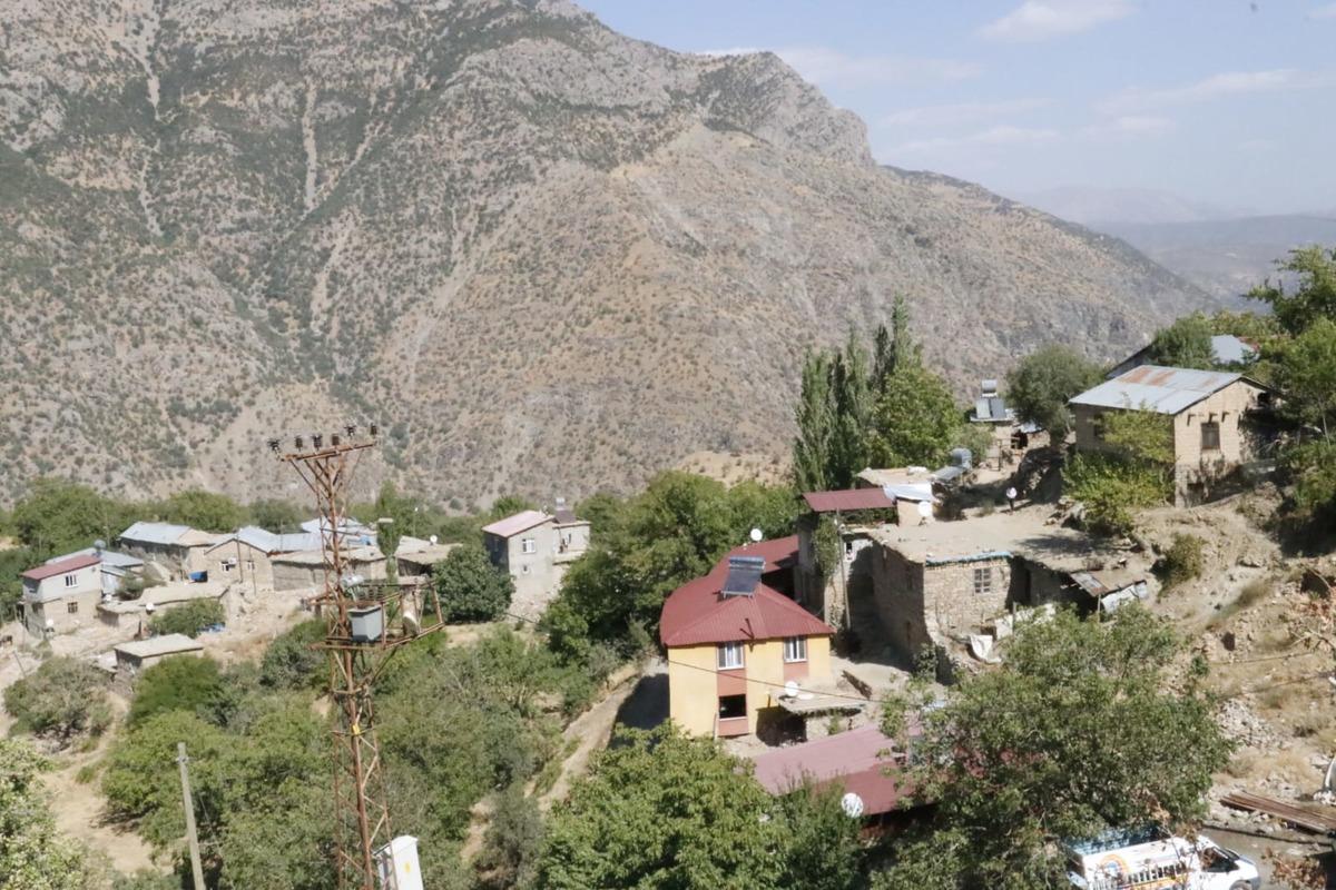 Siirt'in Daltepe ve Kalkancık k&ouml;ylerinde PKK'lı ter&ouml;ristlerin katlettiği 37 kişi anıldı