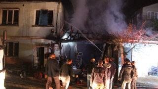 Bilecik'te yangın çıkan binadaki kafes kuşları ve süs tavukları telef oldu