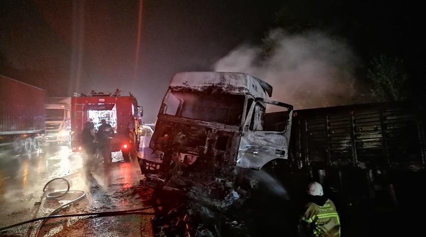 Bursa-Ankara kara yolunda tırda çıkan yangın söndürüldü