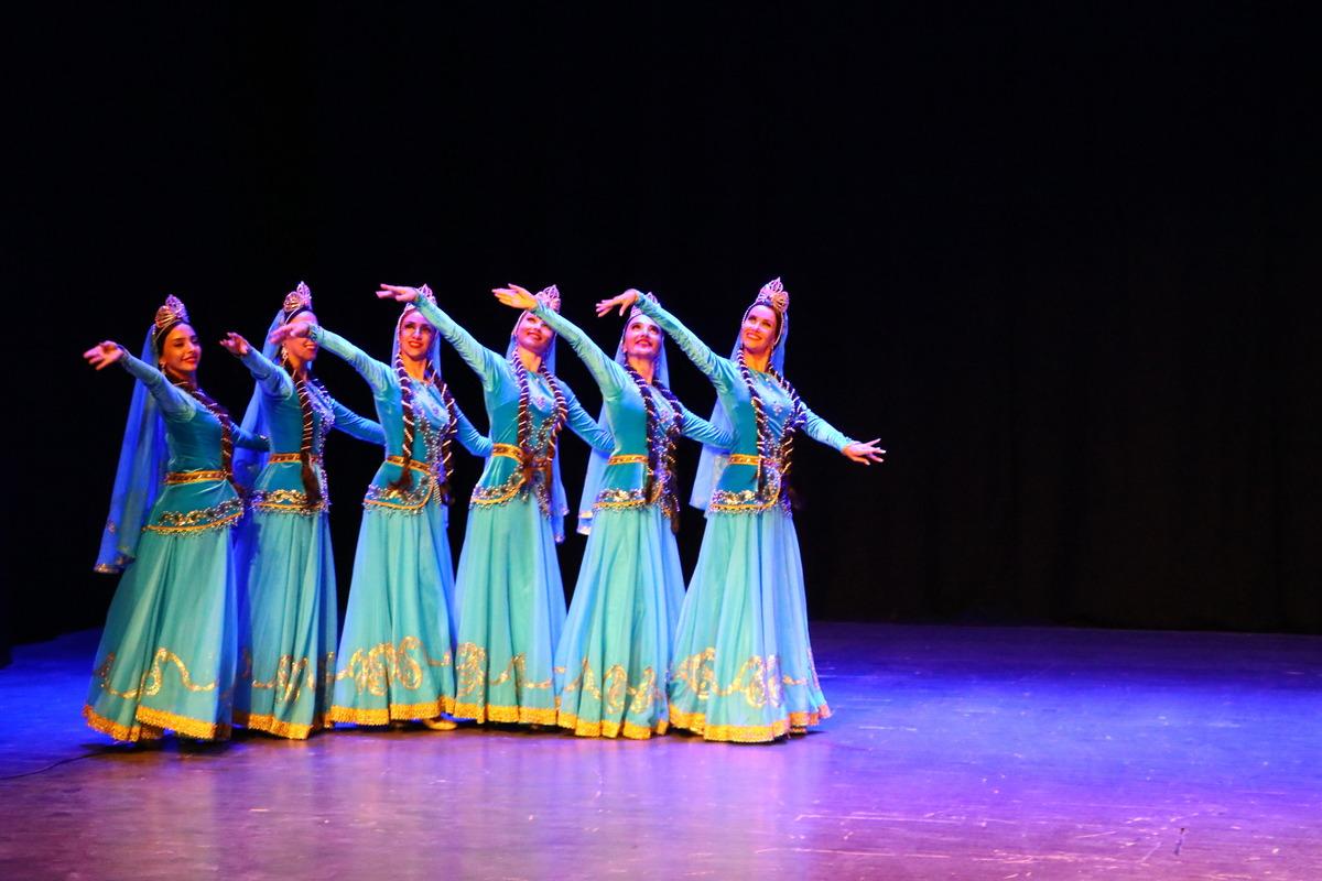 Tekirdağ'da Azerbaycan halk dansları topluluğu g&ouml;sterisi