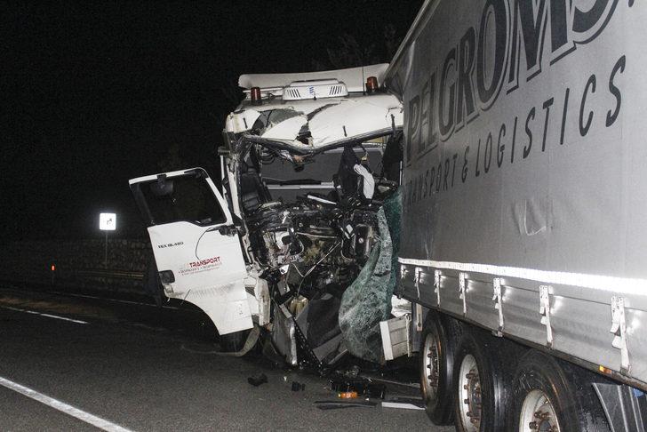 Tosya'da 3 tırın karıştığı kazada 1 kişi yaralandı G2