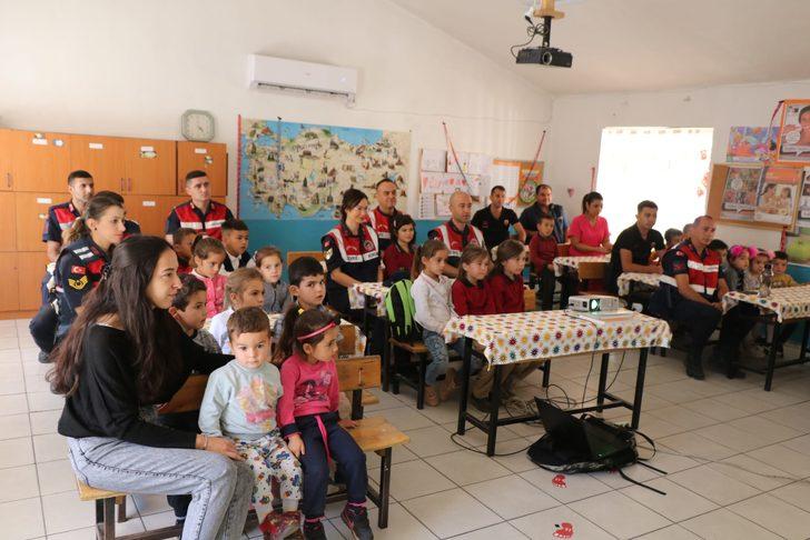 Muğla'da jandarma ekipleri arama kurtarma köpeğiyle öğrencilere gösteri yaptı G2