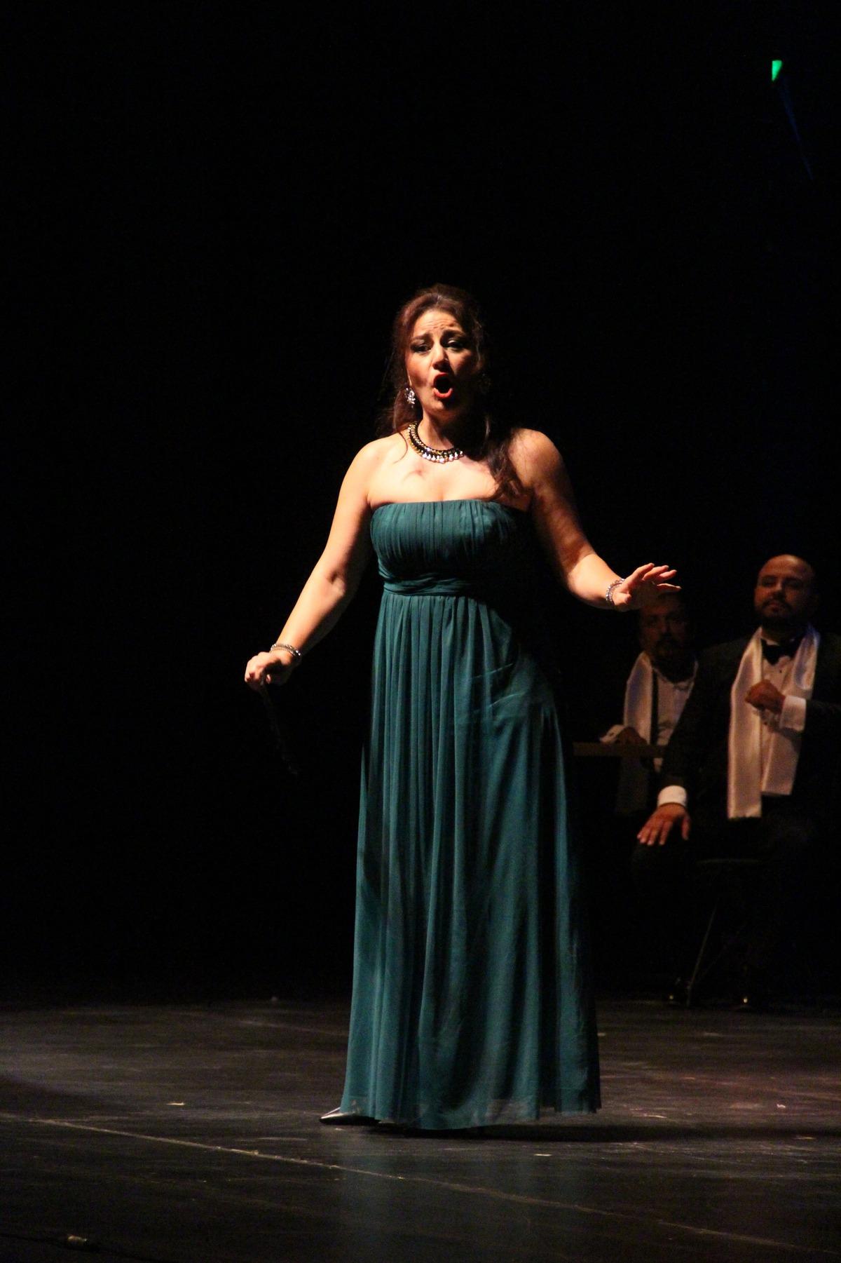 Antalya DOB'da d&uuml;nyaca &uuml;nl&uuml; operetlerden se&ccedil;kiler seslendirildi