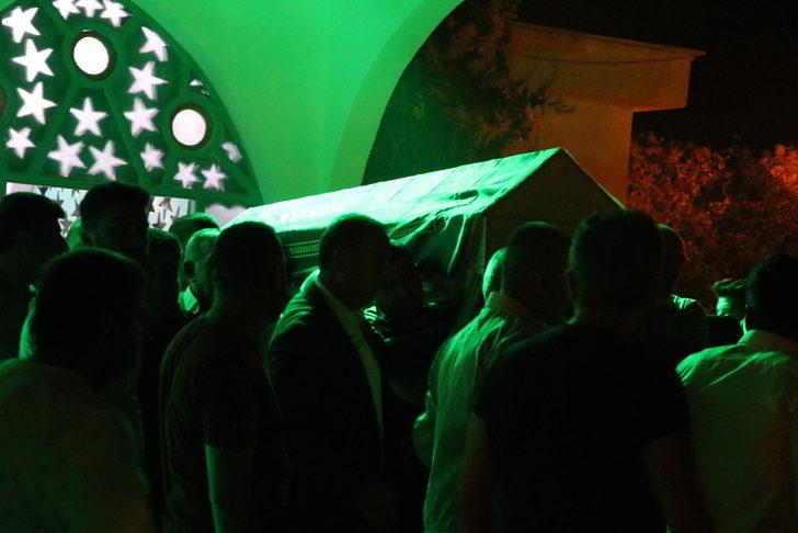 Ümraniye'de silahlı saldırı sonrasında hastanede ölen Çelik'in cenazesi Siirt'te toprağa verildi G1