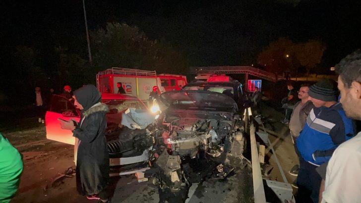 Kocaeli'de 3 aracın karıştığı trafik kazasında 3 kişi yaralandı G2