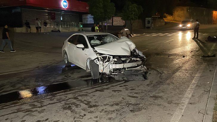 Adana'da refüje çarpan otomobilin sürücüsü yaralandı G3