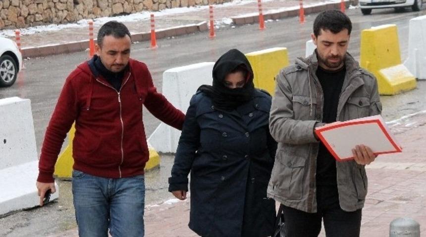 Yakalanması i&ccedil;in &ouml;d&uuml;l konulan dolandırıcı kadın Elazığ&rsquo;da yakalandı