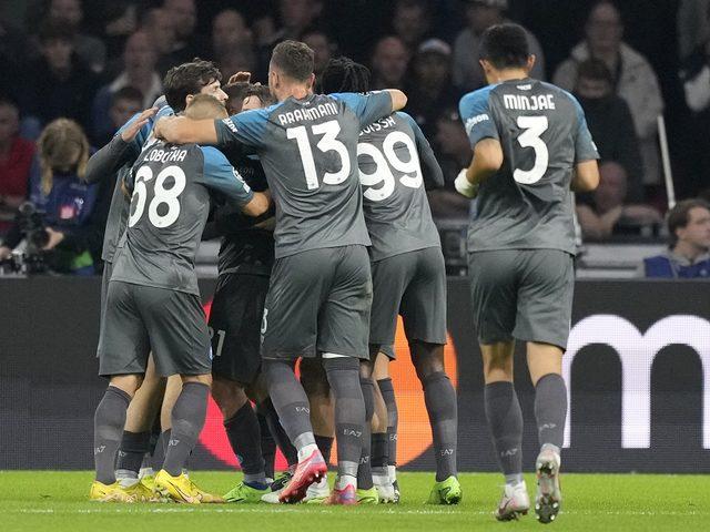 Kim Min-Jaeli Napoli'den 5 farklı tarife! 