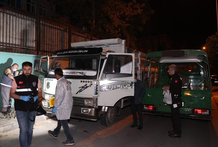 Bayrampaşa'da park halindeki kamyonun içinde bir kişi ölü bulundu G4