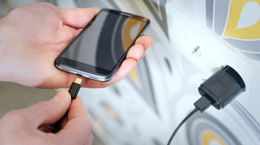 Apple'ın şarj girişi lightning'e ve nicesine elveda! 2024'ün sonuna kadar...