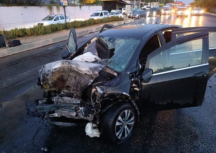 Antalya'da 2 otomobilin çarpıştığı kazada, baba öldü, polis memuru oğlu yaralandı G2