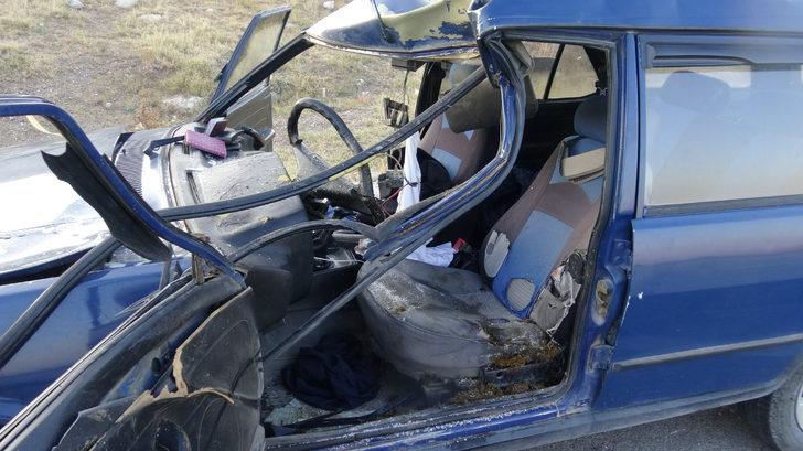 Afyonkarahisar'da ata çarpan otomobildeki 4 kişi yaralandı G2