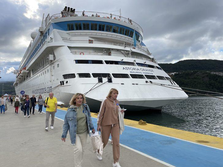 "Astoria Grande" kruvaziyeri 796 yolcusuyla dördüncü kez Amasra'da G1