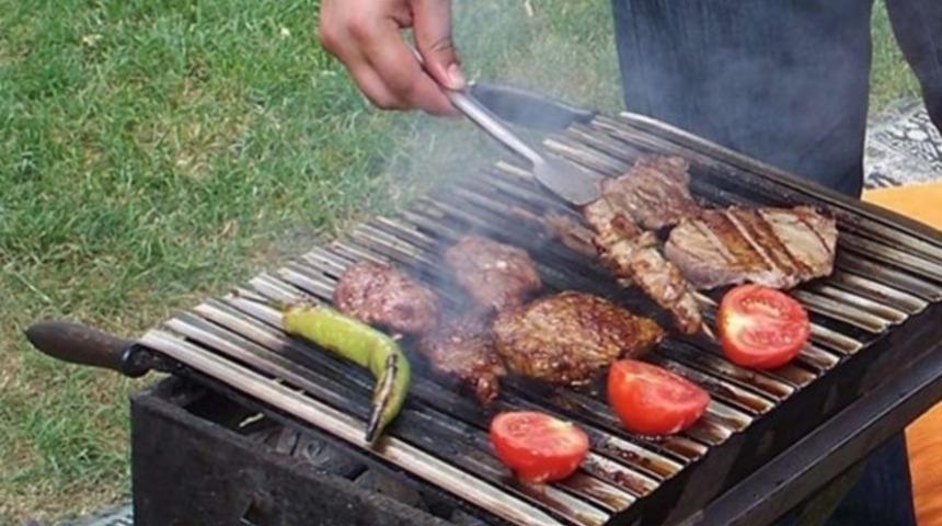 'Bonzaili mangal'da ilgin&ccedil; ifade: &lsquo;Oku bizi anne &ccedil;arpılıyoruz&rsquo;