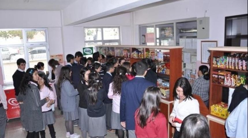 Niğde’de 33 öğrenci yemekten zehirlendi