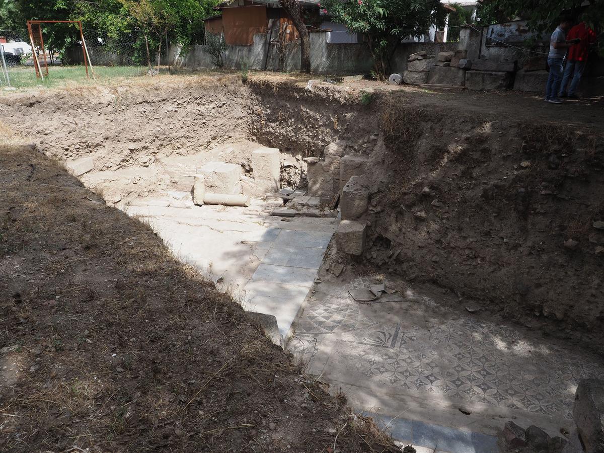 Adramytteion kazısında Roma hamamına ait yer altı ısıtma sistemi bulundu