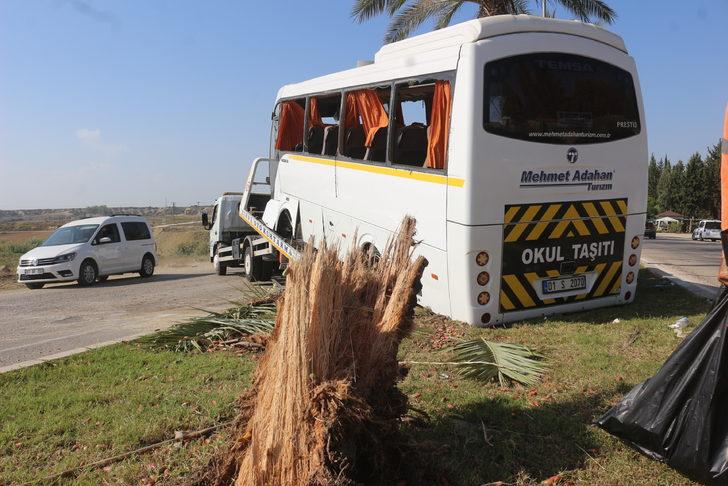 Adana'da devrilen okul servisindeki 19 kişi yaralandı G3