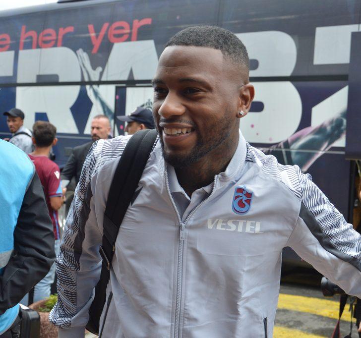 Trabzonspor kafilesi Monaco karşılaşması için Fransa'ya gitti G4