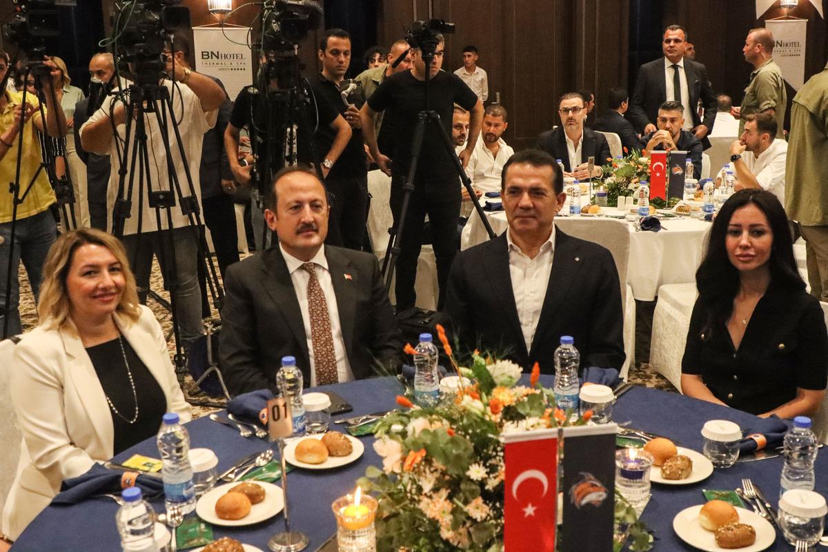&Ccedil;BK Mersin Yenişehir Belediyesi Kadın Basketbol Takımı'nın kadrosu tanıtıldı