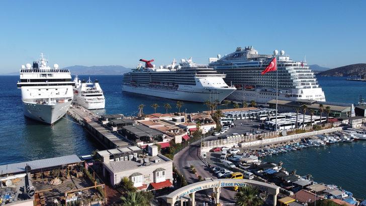 Kuşadası'na 4 kruvaziyerle 8 bin 968 turist geldi G4