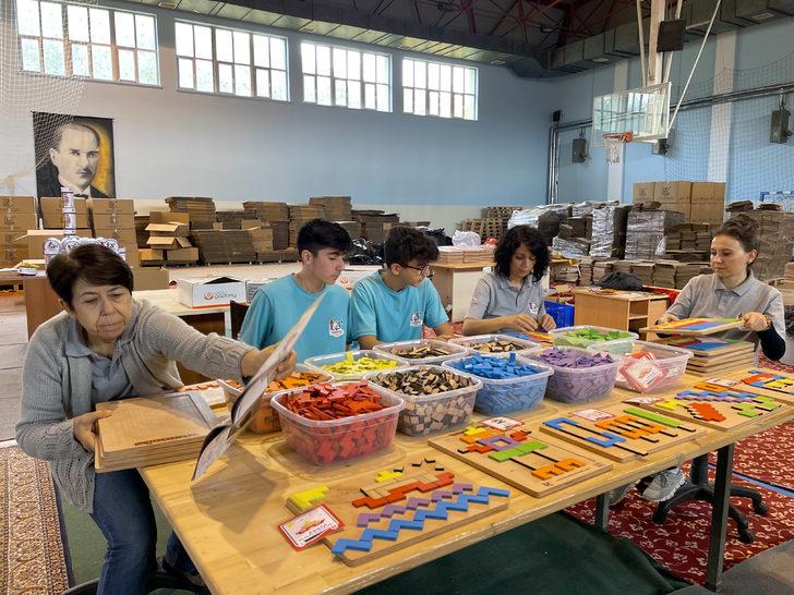 Kastamonu'daki meslek lisesinde 75 bininci oyuncağın üretilmesi pastayla kutlandı G2