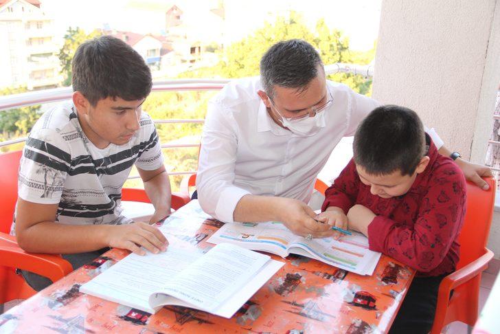 9 yaşındaki Muhammed leblebi yer gibi sarımsak yiyor! 'Her gün en az beş diş yiyorum, hiç hasta olmadım' G4