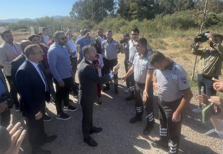 AK Partili Sürekli'den İzmir Büyükşehir Belediyesine "kötü koku" eleştirisi G3