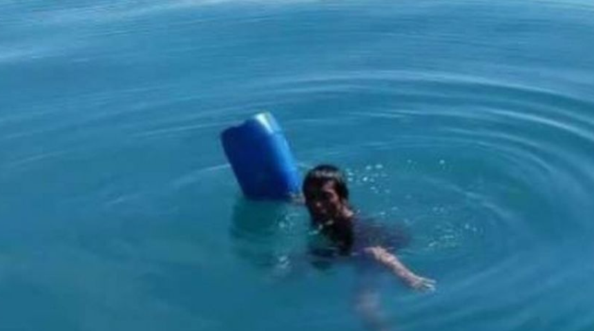 Herkes her yerde onu arıyordu! Kaybolan balıkçı 12 saat boyunca bir dubaya tutanarak hayatta kalmayı başardı