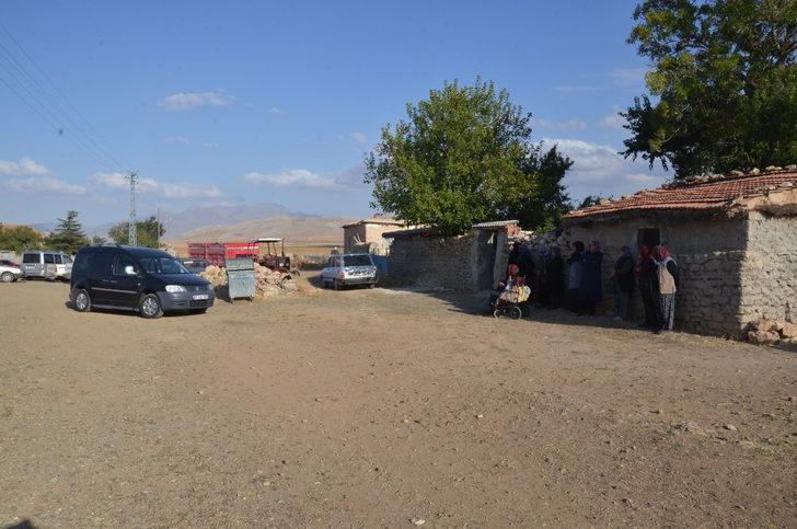 GÜNCELLEME - Karaman'da köpeğin saldırısı sonucu ölen kadının cenazesi toprağa verildi G2