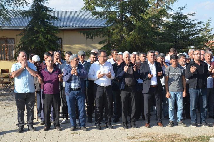 GÜNCELLEME - Karaman'da köpeğin saldırısı sonucu ölen kadının cenazesi toprağa verildi G4