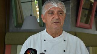 Görme engelli Namık Tuncel, engelliler için restoran personelini bilgilendirdi