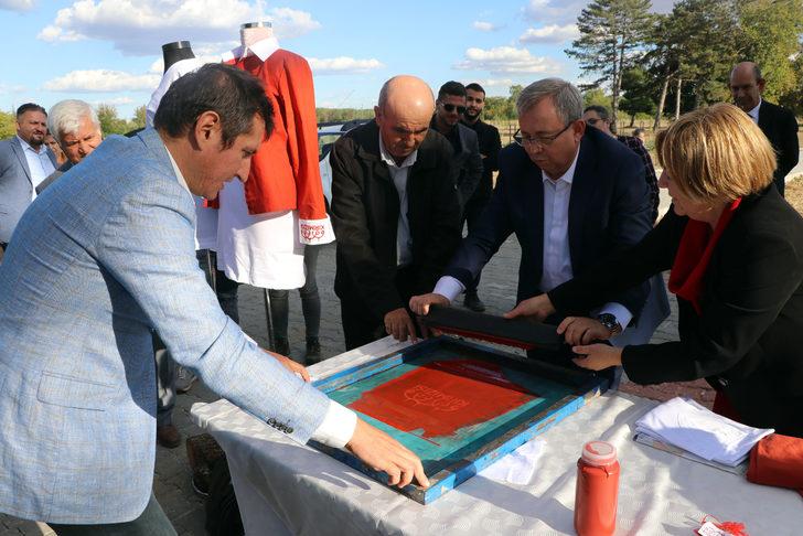 Edirne kırmızısının elde edildiği bitki hasat edildi G4