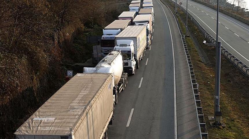 Kilometrelerce tır kuyruğuna ilişkin açıklama! "Görüşmeler yapıyoruz"