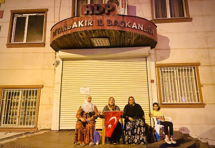 HDP Diyarbakır il binası kaçak kat nedeniyle mühürlendi G3