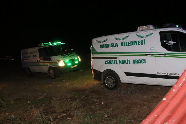 Sivas'ta hafif ticari araç şarampole devrildi 3 kişi öldü G2