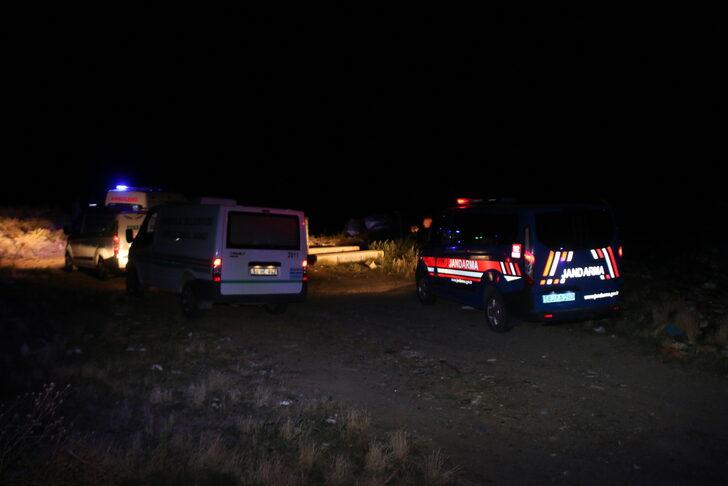 Sivas'ta hafif ticari araç şarampole devrildi 3 kişi öldü G3