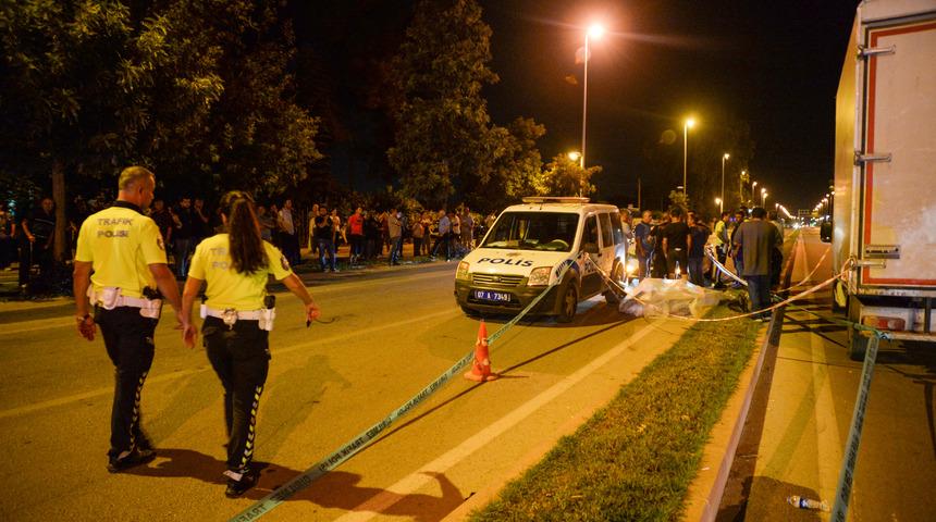 Antalya'da yaya geçidini kullanan kadın motosikletin çarpması sonucu öldü