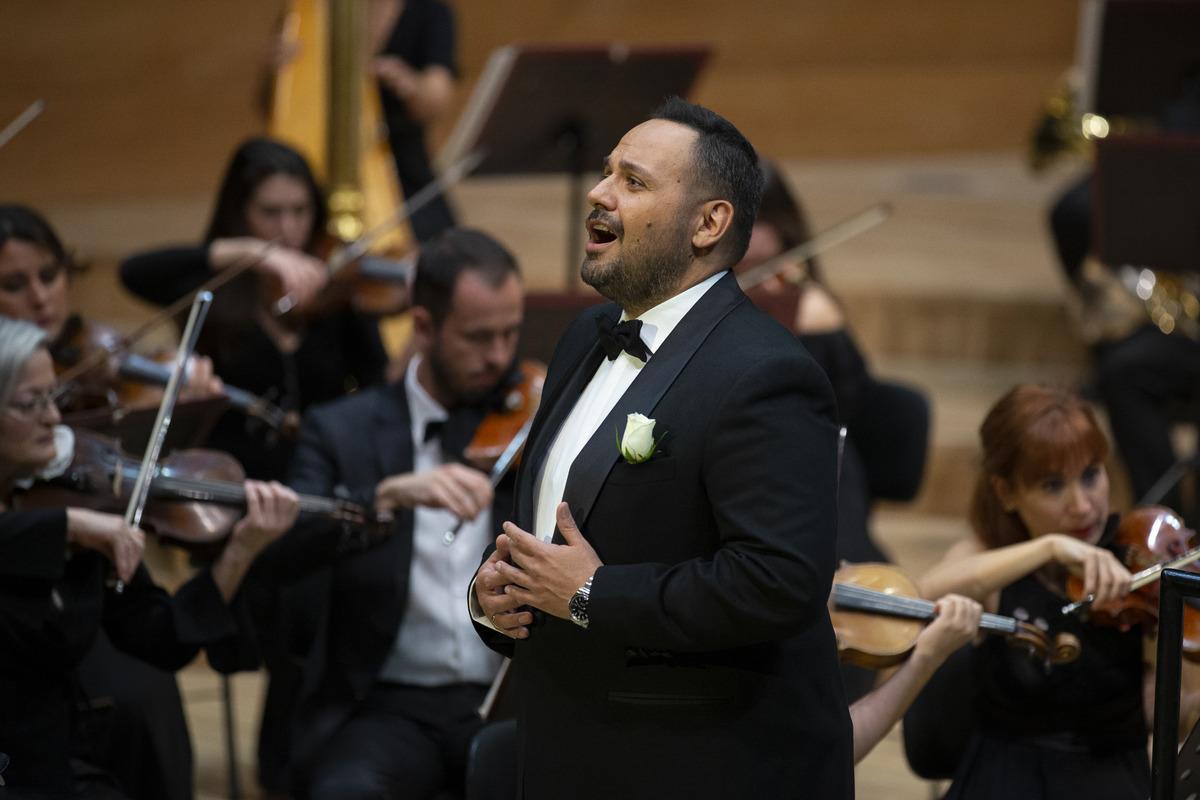 Bakan Ersoy, tenor Murat Karahan ve soprano Kristine Opolais'in konserini izledi