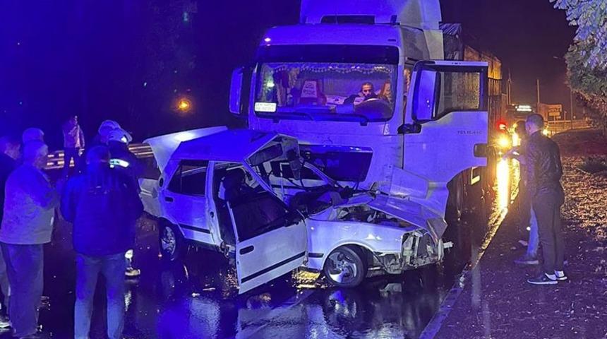 Konya'da otomobil ile tırın çarpıştığı kazada 1 kişi öldü, 1 kişi yaralandı