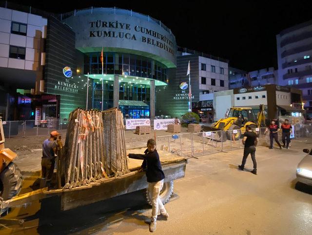 Kumluca Belediyesindeki işçilerin grevi devam ediyor