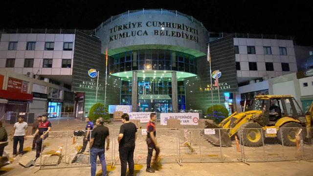 Kumluca Belediyesindeki işçilerin grevi devam ediyor