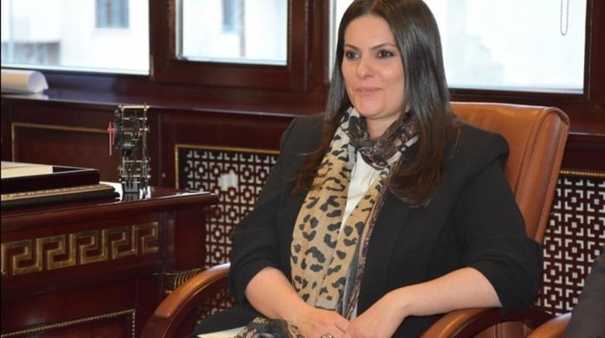 Kadri G&uuml;rsel&rsquo;in eşinden yeni bakanın tweetlerine &ccedil;ok sert tepki