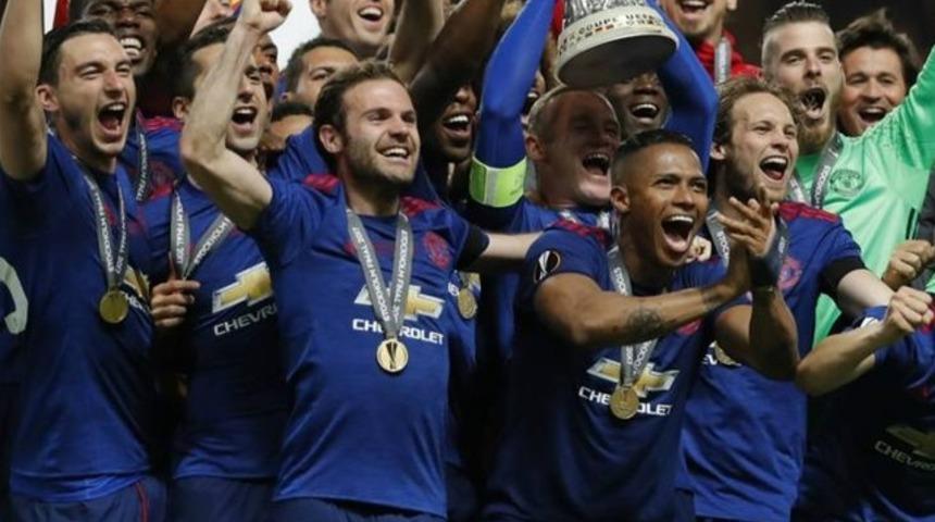 Ajax Manchester United maçı özetini izle: UEFA kupası Ajax'ı 2-0 yenen Manchester United'ın!