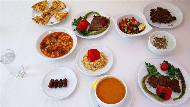 Cuma günü tek gün oruç tutulur mu? Mevlid Kandili orucu kaç gün tutulur? Diyanet'ten 'kandil orucu' açıklaması!