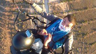 Metrelerce yüksekte usturalı sakal tıraşı oldu! İzleyenler şaşkınlığını gizleyemedi