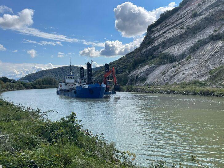 Bartın Irmağı taşkın riskine karşı tarak gemileriyle balçıktan temizleniyor G2