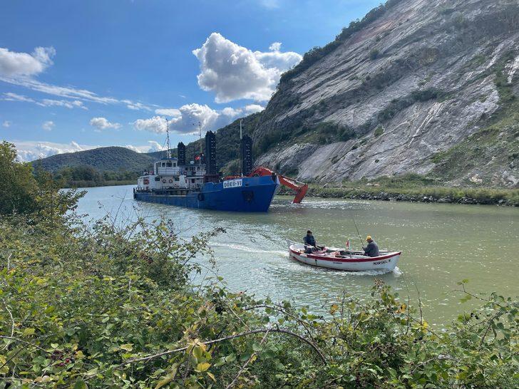 Bartın Irmağı taşkın riskine karşı tarak gemileriyle balçıktan temizleniyor G3