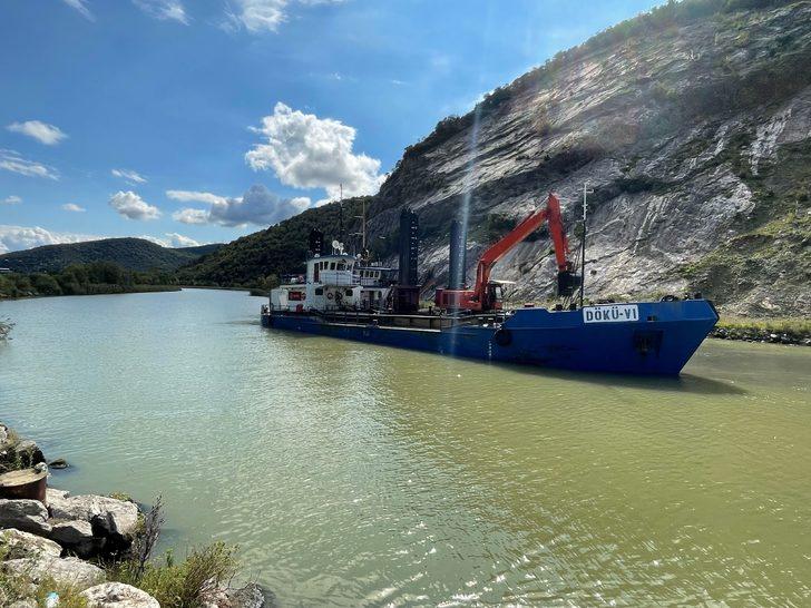 Bartın Irmağı taşkın riskine karşı tarak gemileriyle balçıktan temizleniyor G5